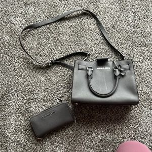 Grey Michael KORS Crossbody (Needs a little cleaning).
